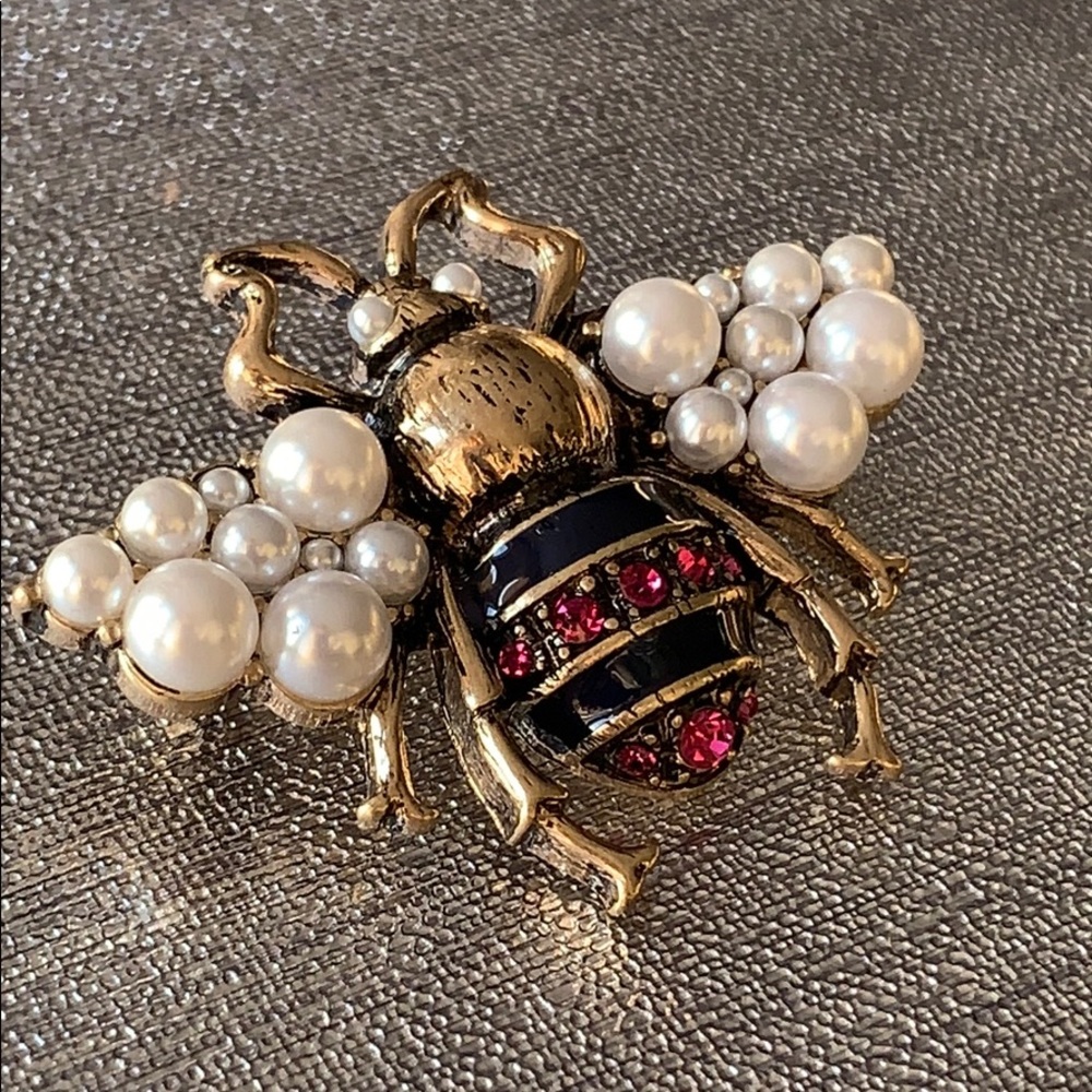 Bee Gucci style brooch